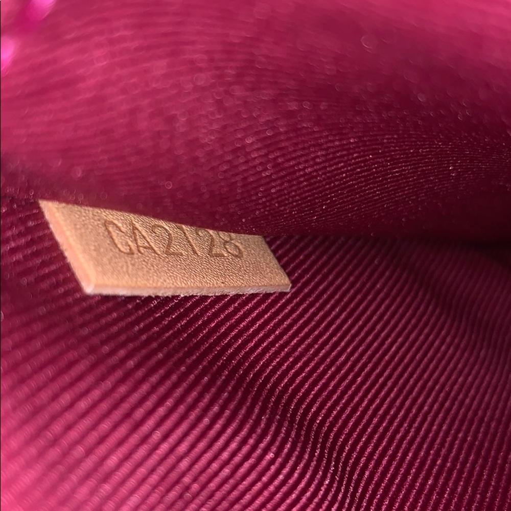 Louis Vuitton Cluny BB Crossbody - Picture 4 of 8